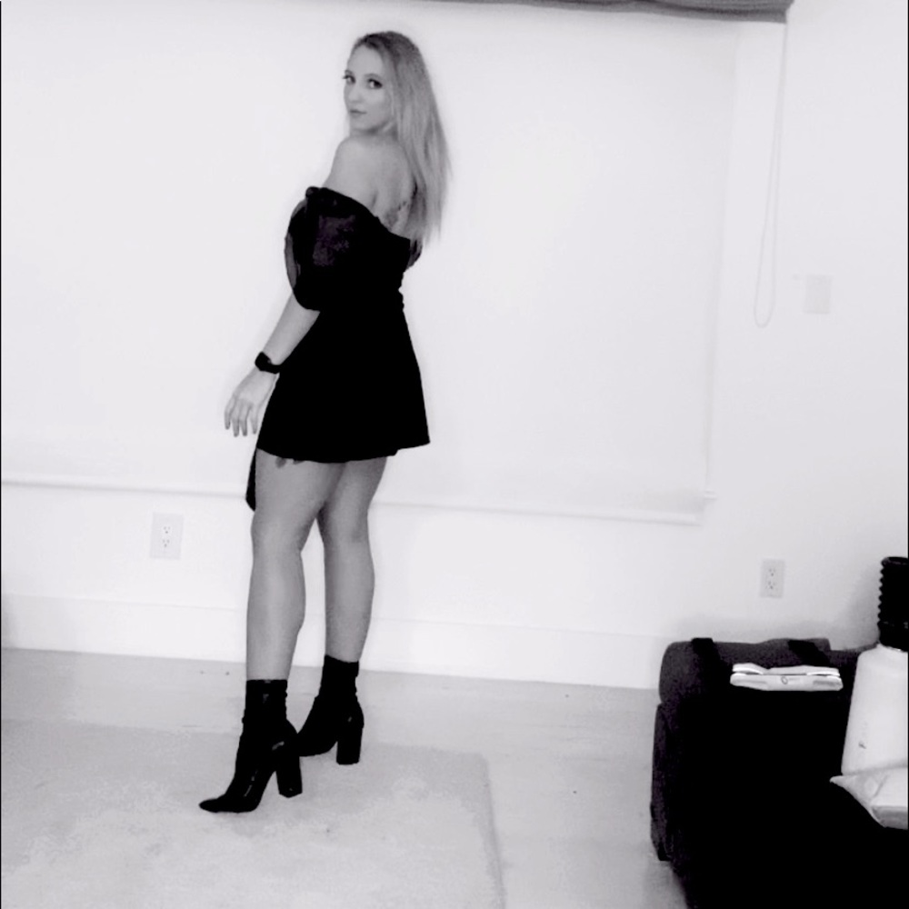 Meet your Posher, Anika